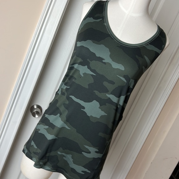 Athleta‎ - Picture 2 of 9